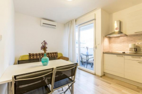 A1 - spacious apt with the sea view & use of pool